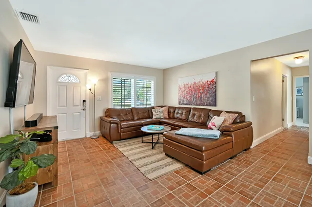 $5,900 | 904 Southeast 12th Street, Deerfield Beach, FL 33441