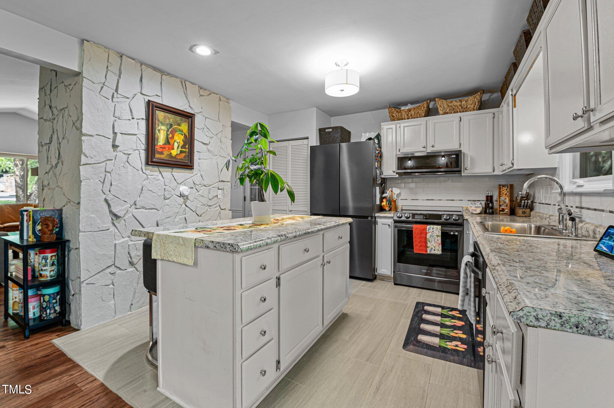 5404 Old Towne Road Raleigh, NC 27612 - Photo 16 of 41 38-web-or-mls-DSC_4718