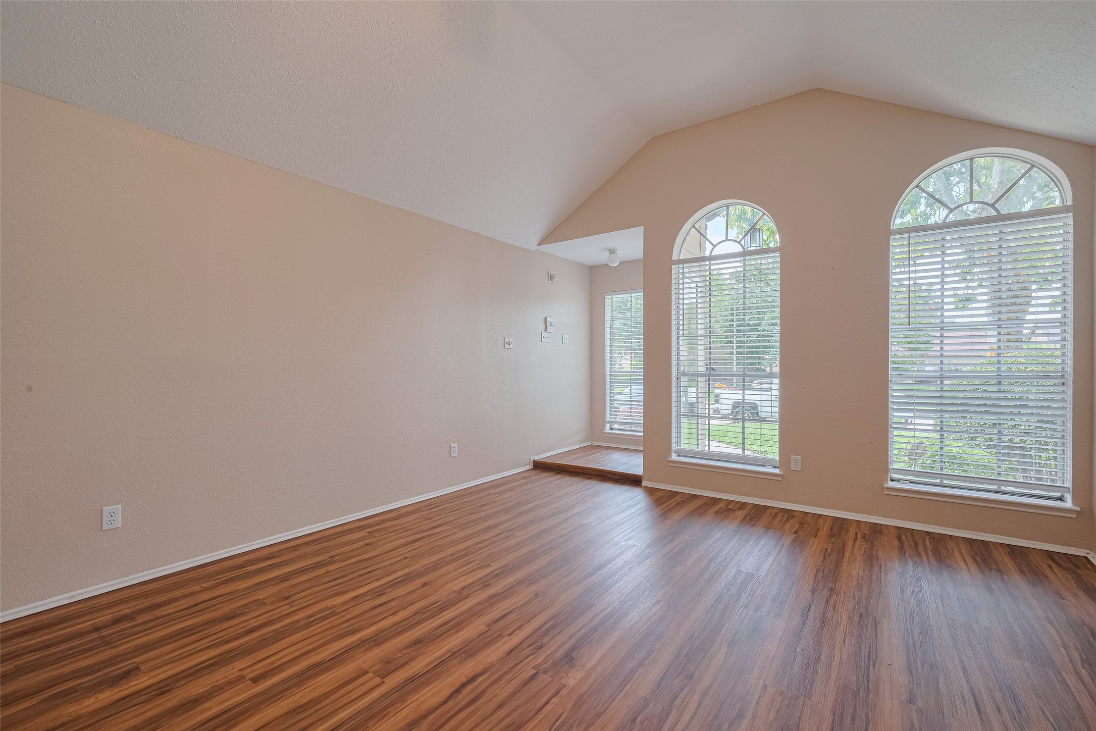 15827 Beechnut Street Houston, TX 77083 - Photo 5 of 36