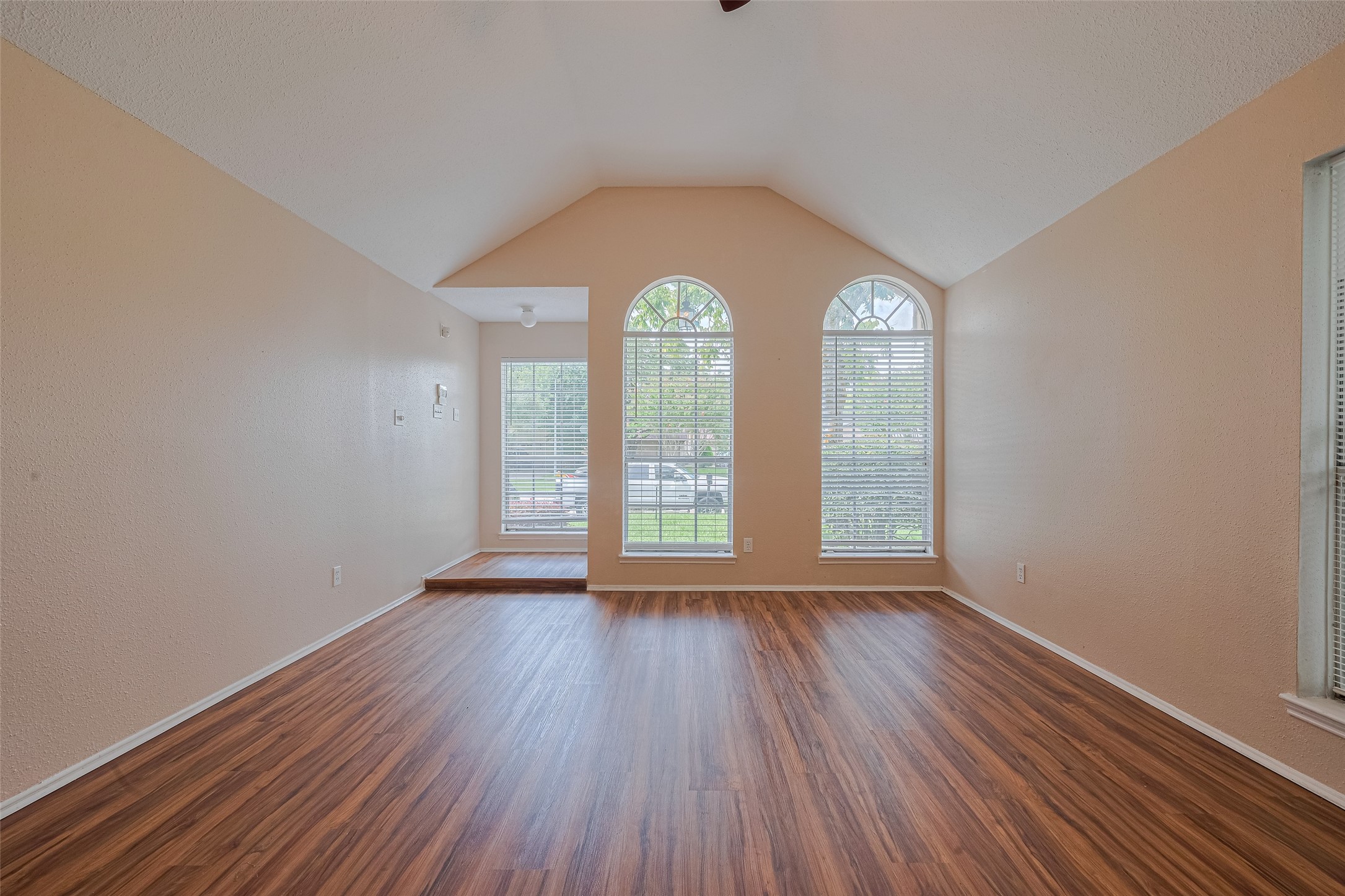 15827 Beechnut Street Houston, TX 77083 - Photo 6 of 36