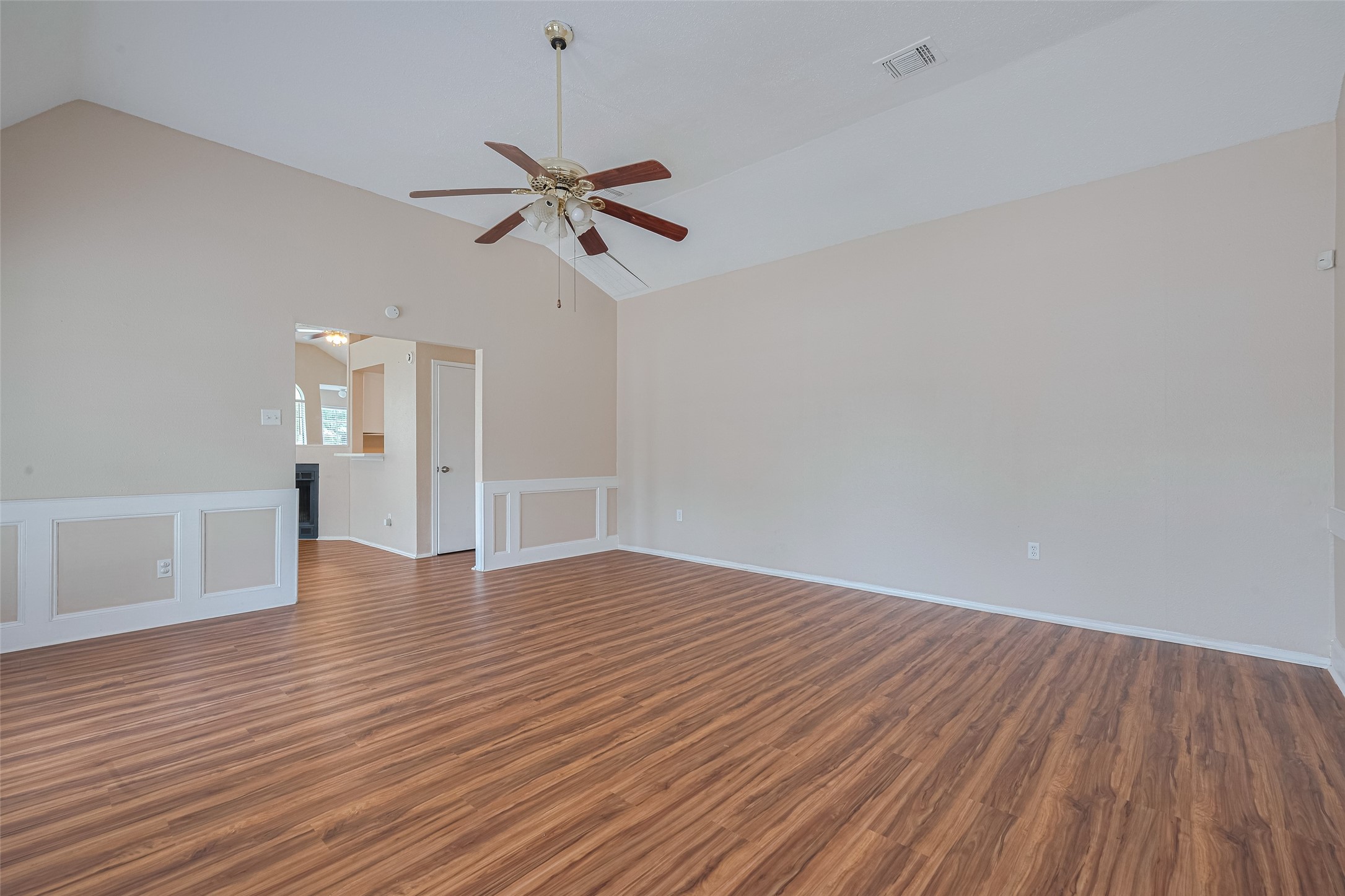 15827 Beechnut Street Houston, TX 77083 - Photo 9 of 36