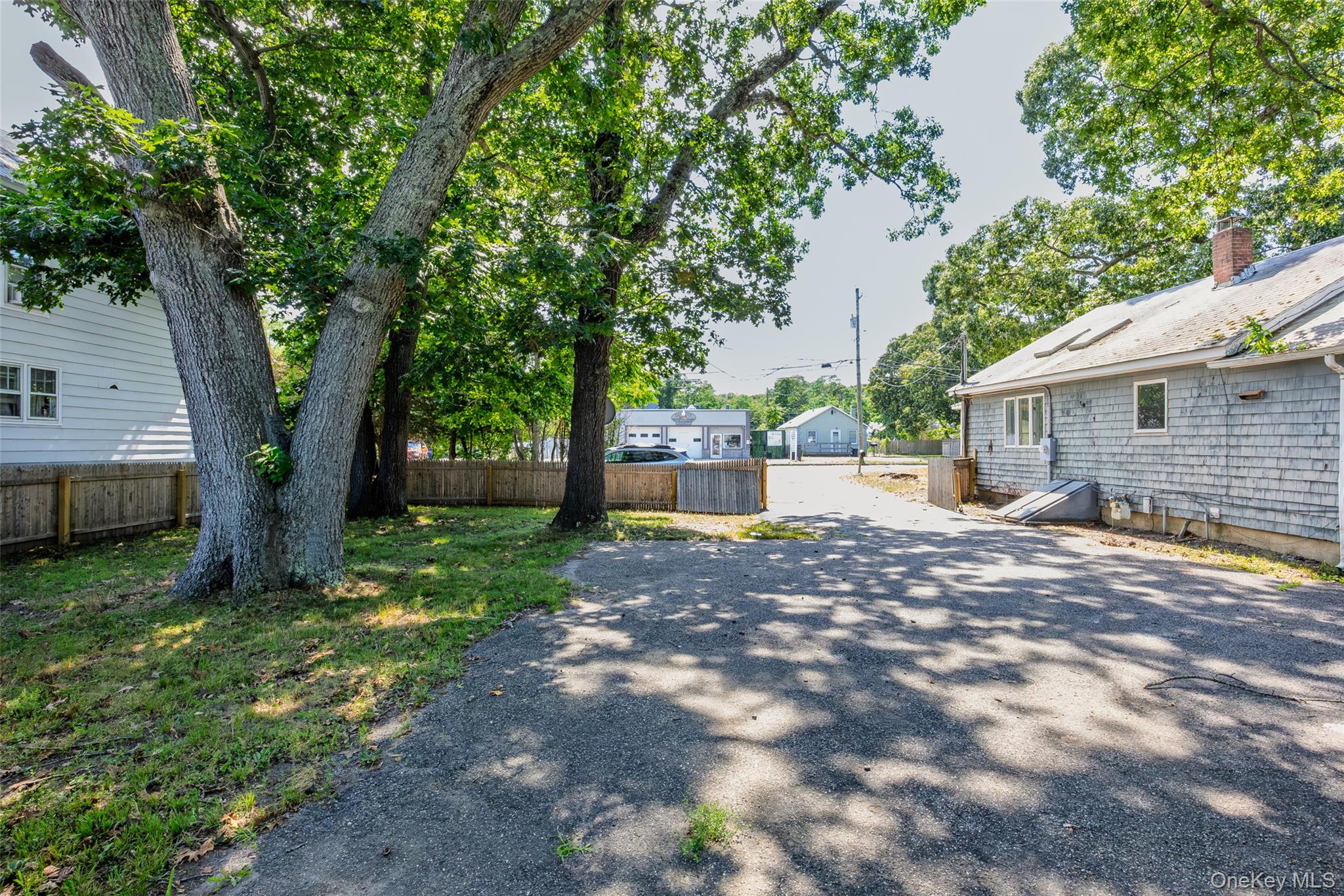 426 Riverleigh Avenue Riverside, NY 11901 - Photo 14 of 43