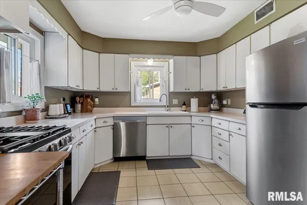 $280,000 | 1401 Ivywood Drive, Springfield, IL 62704