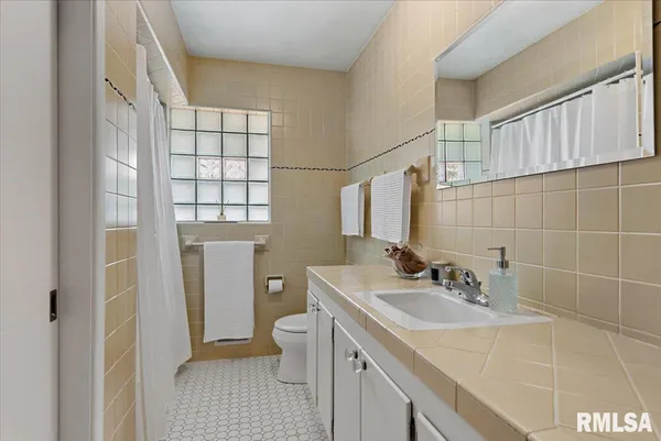 $280,000 | 1401 Ivywood Drive, Springfield, IL 62704