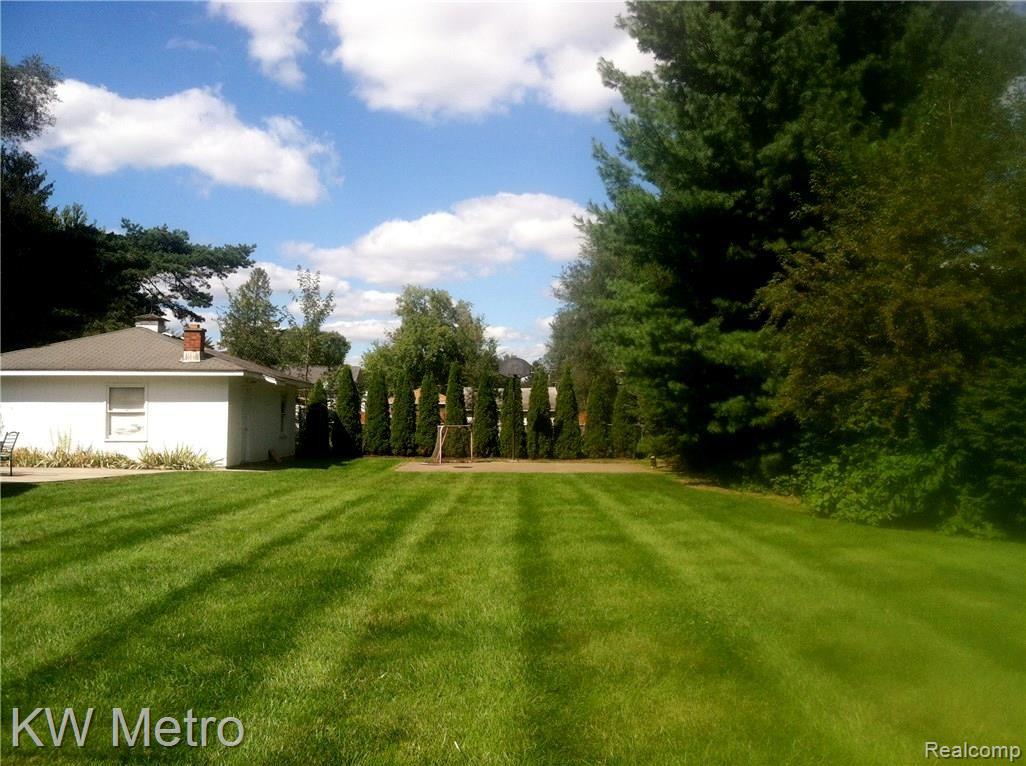 47470 Greenview Road Utica, MI 48317 - Photo 17 of 17 IMG_6318.JPG