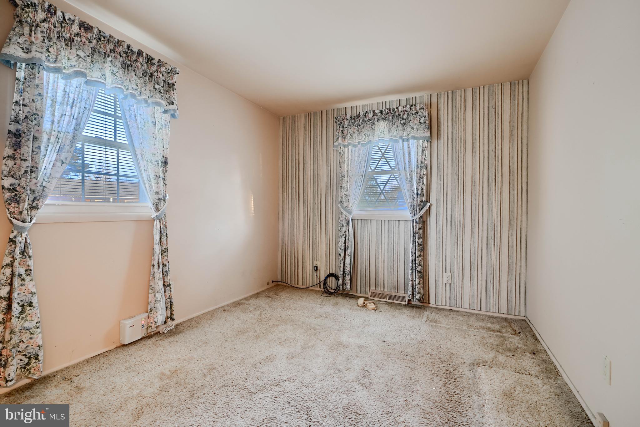 113 Doncaster Road Joppa, MD 21085 - Photo 20 of 43 an empty room with windows