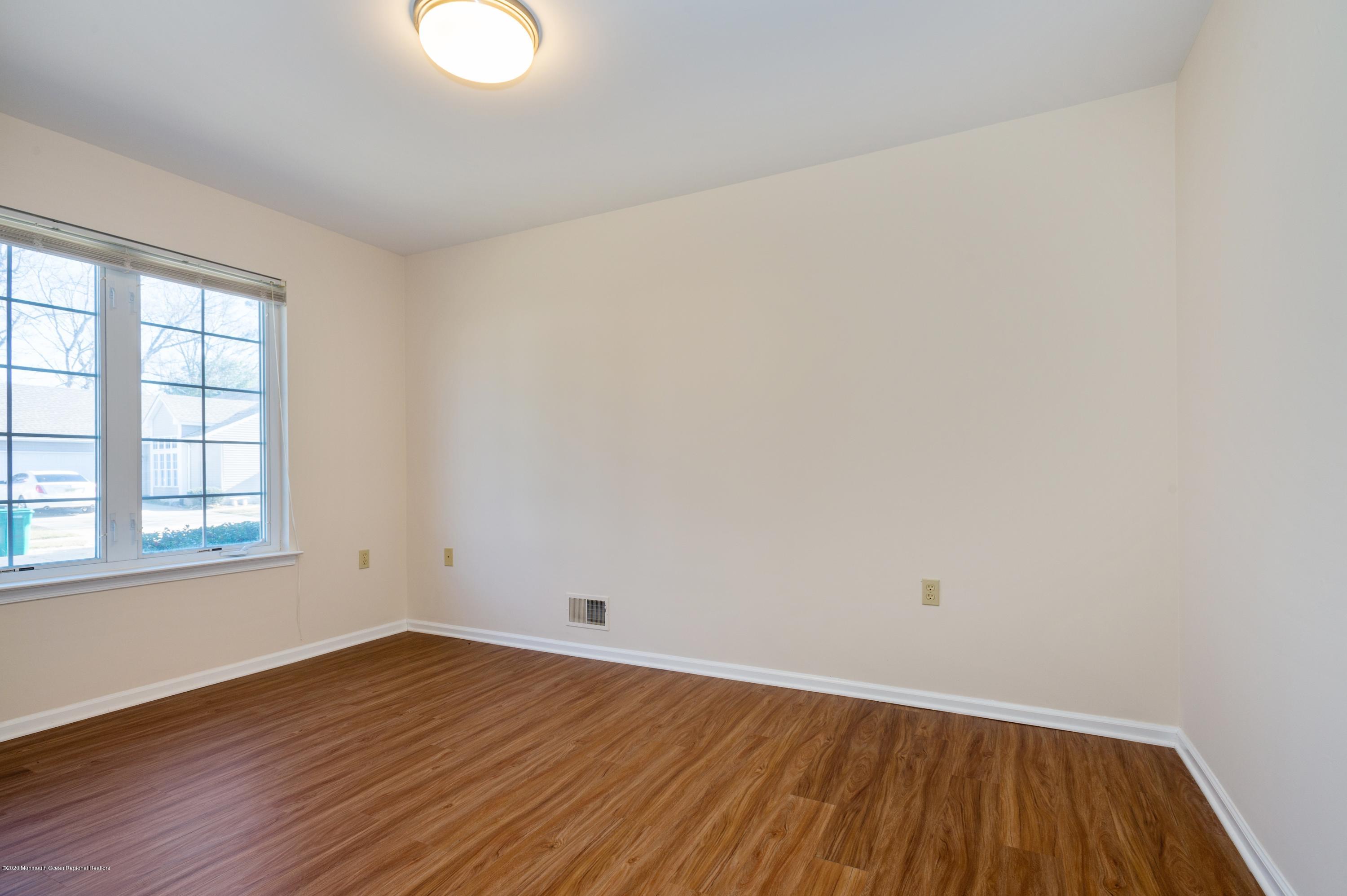 9 Portebello Road Jackson, NJ 08527 - Photo 14 of 26 14_9PortebelloRoad_54_Office_HiRes