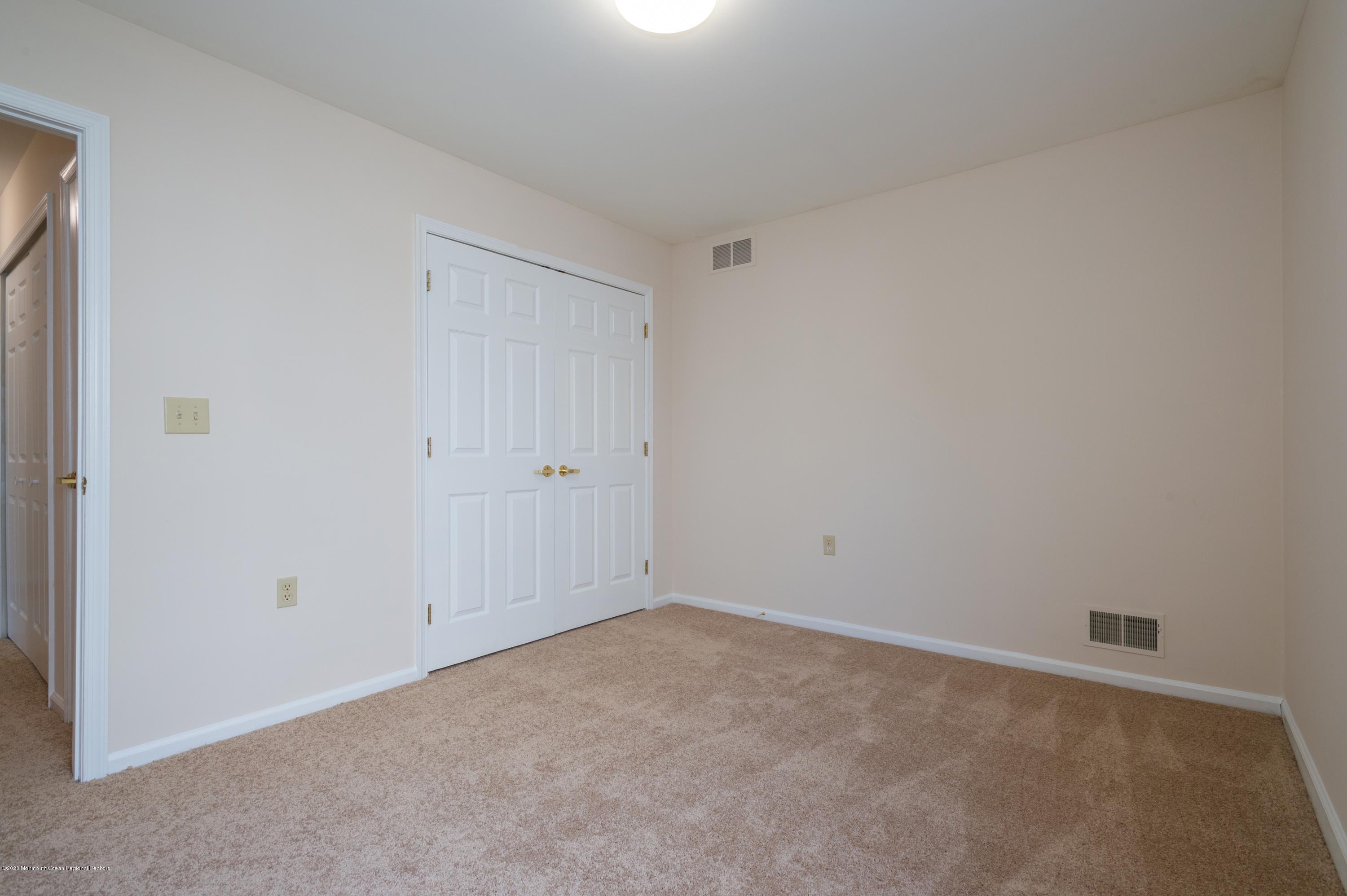 9 Portebello Road Jackson, NJ 08527 - Photo 21 of 26 21_9PortebelloRoad_153001_2ndBedroom_HiR