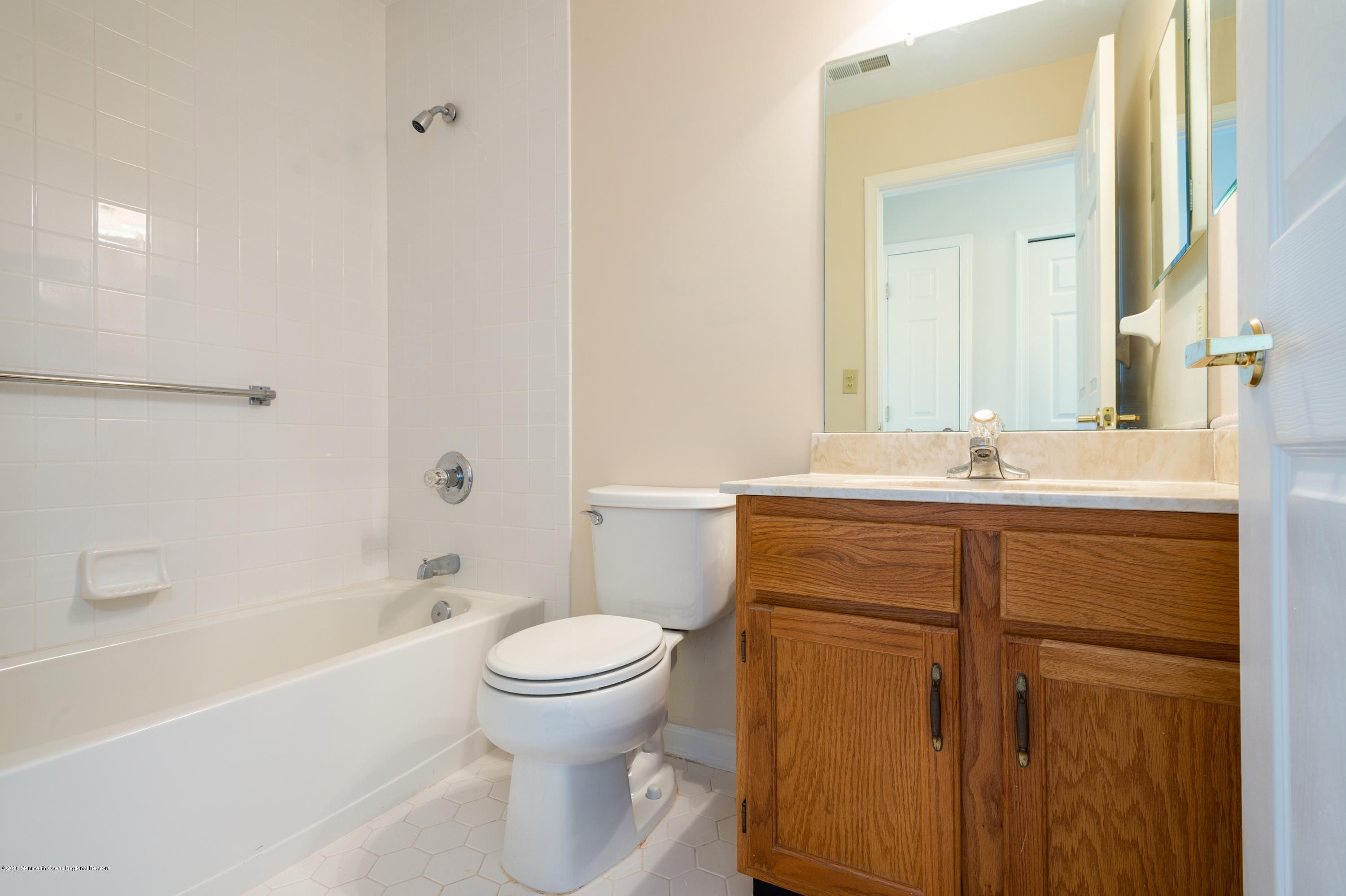 9 Portebello Road Jackson, NJ 08527 - Photo 23 of 26 23_9PortebelloRoad_8_Bathroom_HiRes