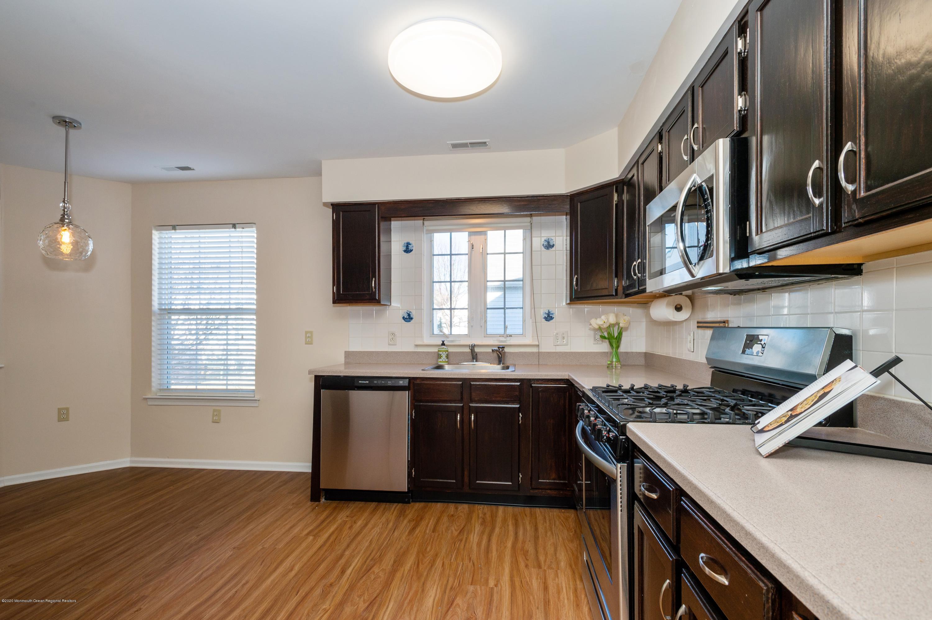9 Portebello Road Jackson, NJ 08527 - Photo 5 of 26 05_9PortebelloRoad_5_Kitchen_HiRes