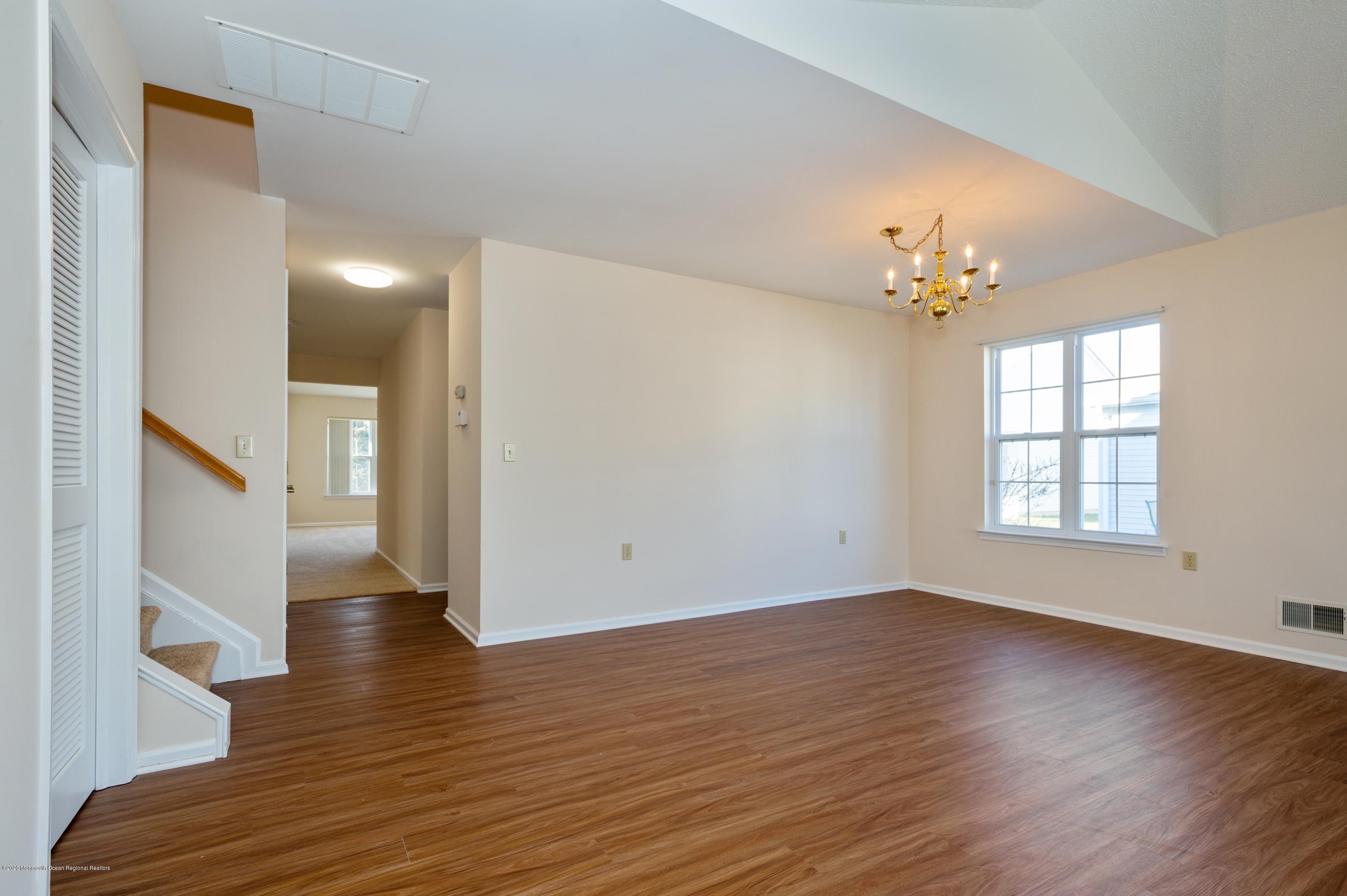 9 Portebello Road Jackson, NJ 08527 - Photo 10 of 26 10_9PortebelloRoad_2_DiningRoom_HiRes