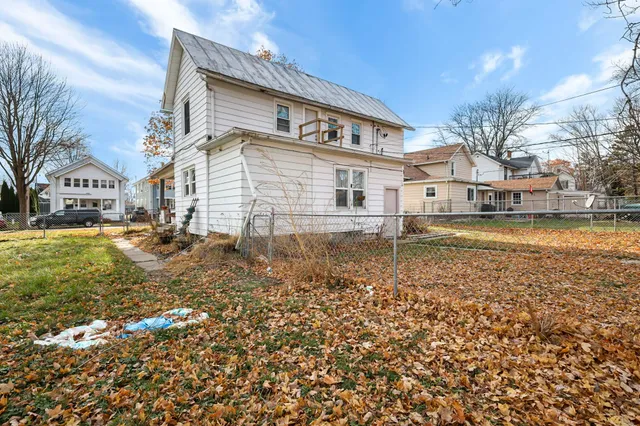 $240,000 | 320-322 3rd Street, Baraboo, WI 53913