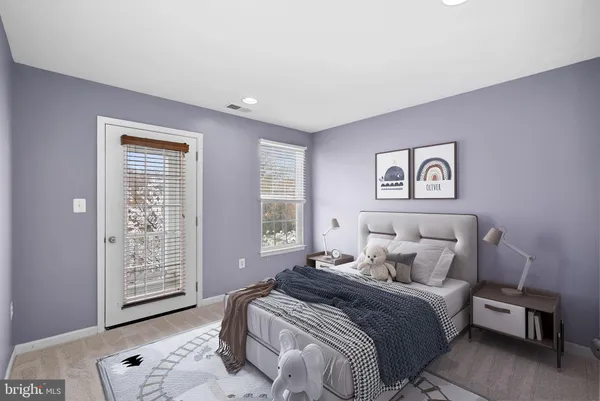 $950,000 | 25160 Riding Center Drive, Chantilly, VA 20152