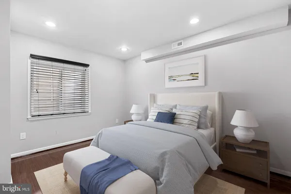 $950,000 | 25160 Riding Center Drive, Chantilly, VA 20152