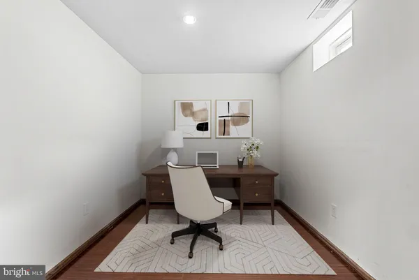 $950,000 | 25160 Riding Center Drive, Chantilly, VA 20152