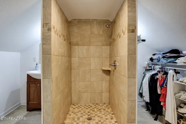 $265,000 | 167 College Street South, Madisonville, TN 37354