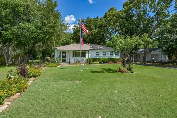 $369,000 | 529 Lee Street, Cedar Hill, TX 75104