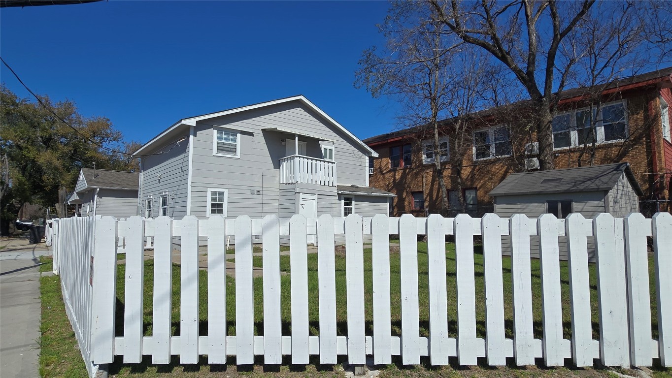 421 Sidney Street, Unit 1 Houston, TX 77003 - Photo 2 of 19
