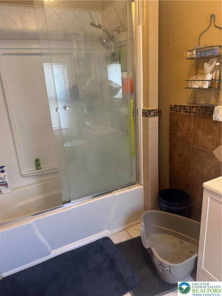 911 Marion Street Reading, PA 19604 - Photo 12 of 16 a bathroom with a bathtub and a shower