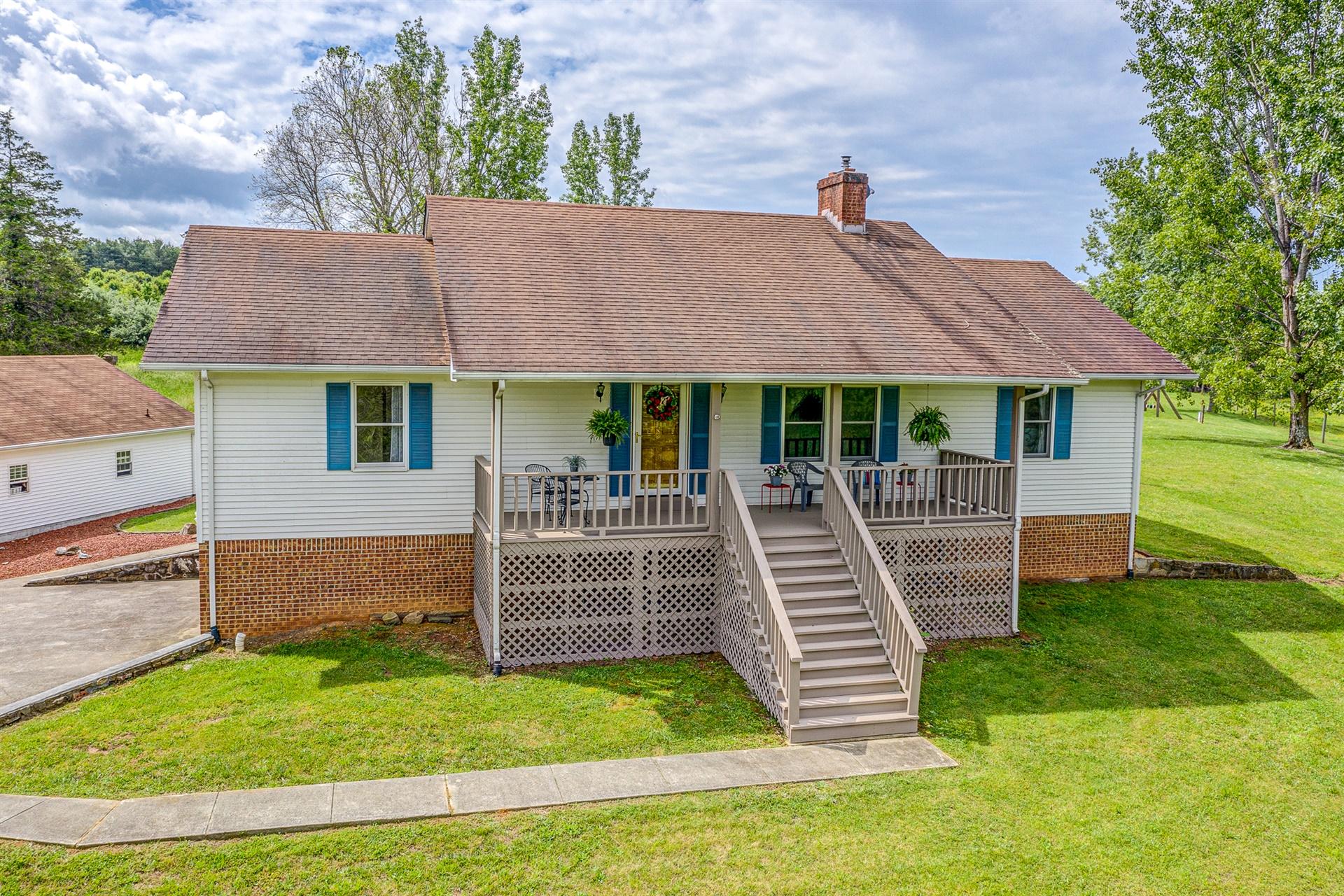 1986 Springwood Road Fincastle, VA 24090 - Photo 14 of 49 04-1986 Springwood Rd 004