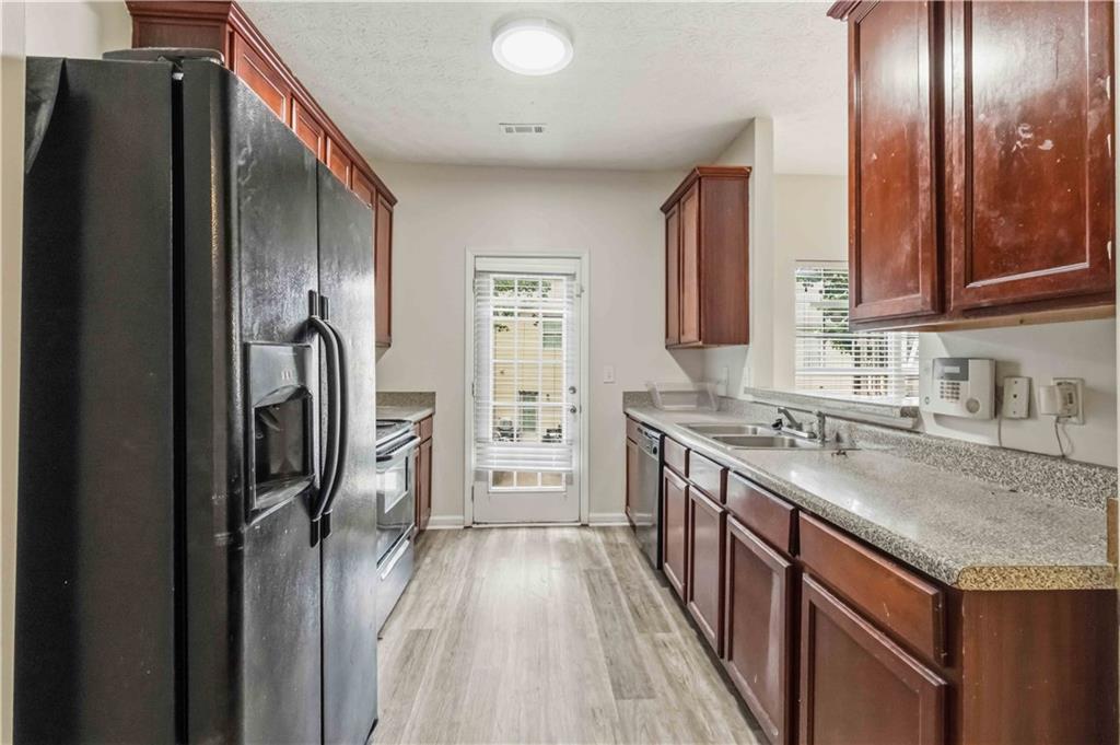 4401 Stone Gate Way Atlanta, GA 30344 - Photo 10 of 27