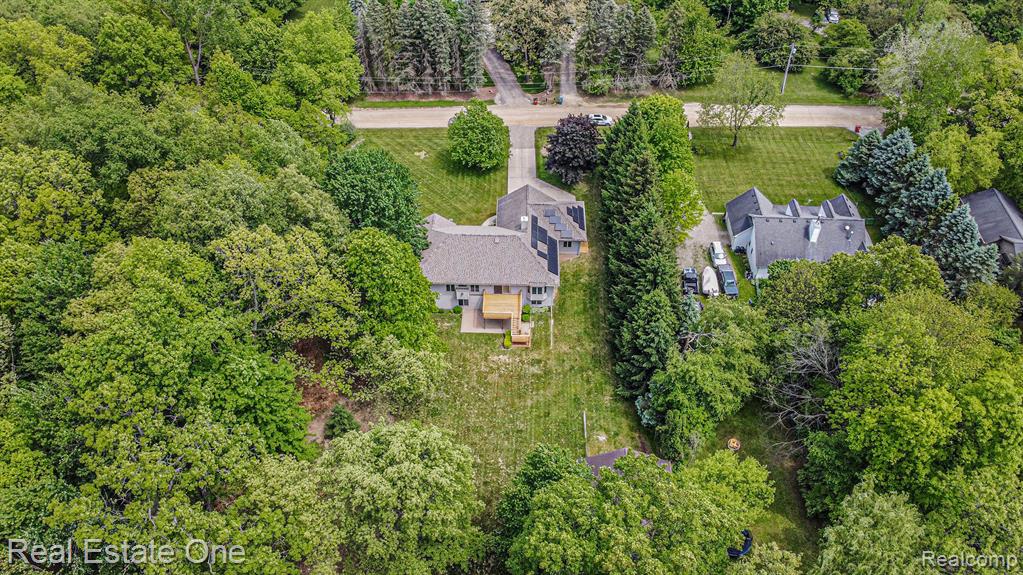 5305 Fern Drive Fenton, MI 48430 - Photo 2 of 31