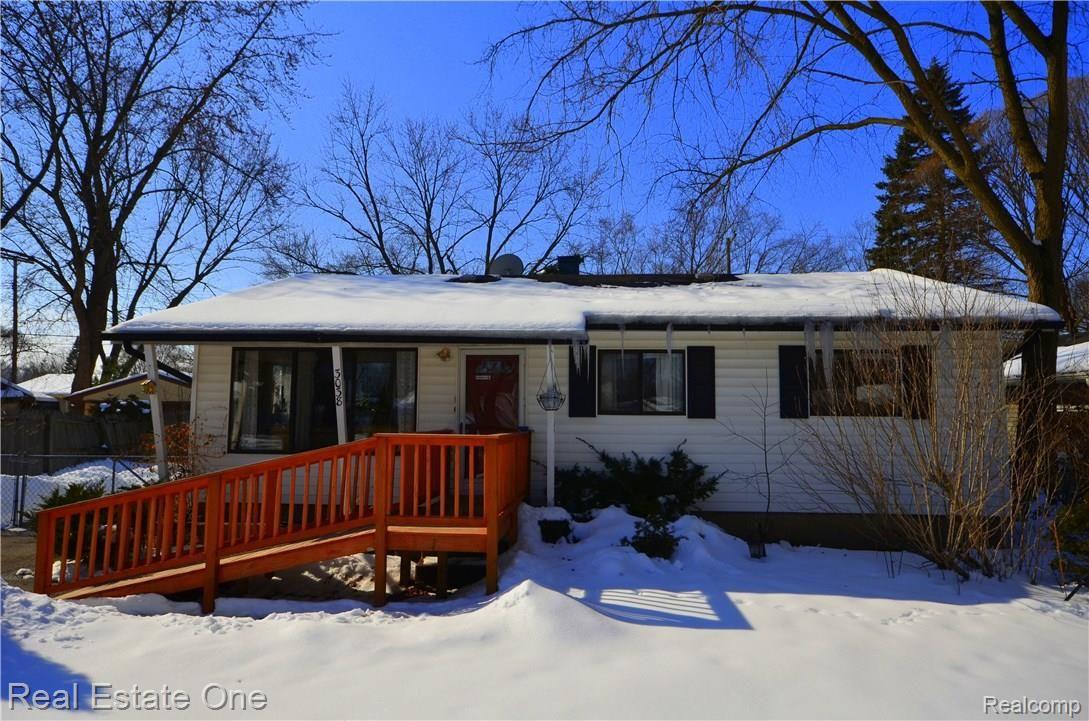 3038 Melvin Avenue Rochester, MI 48307 - Photo 1 of 25 DSC_2002.JPG