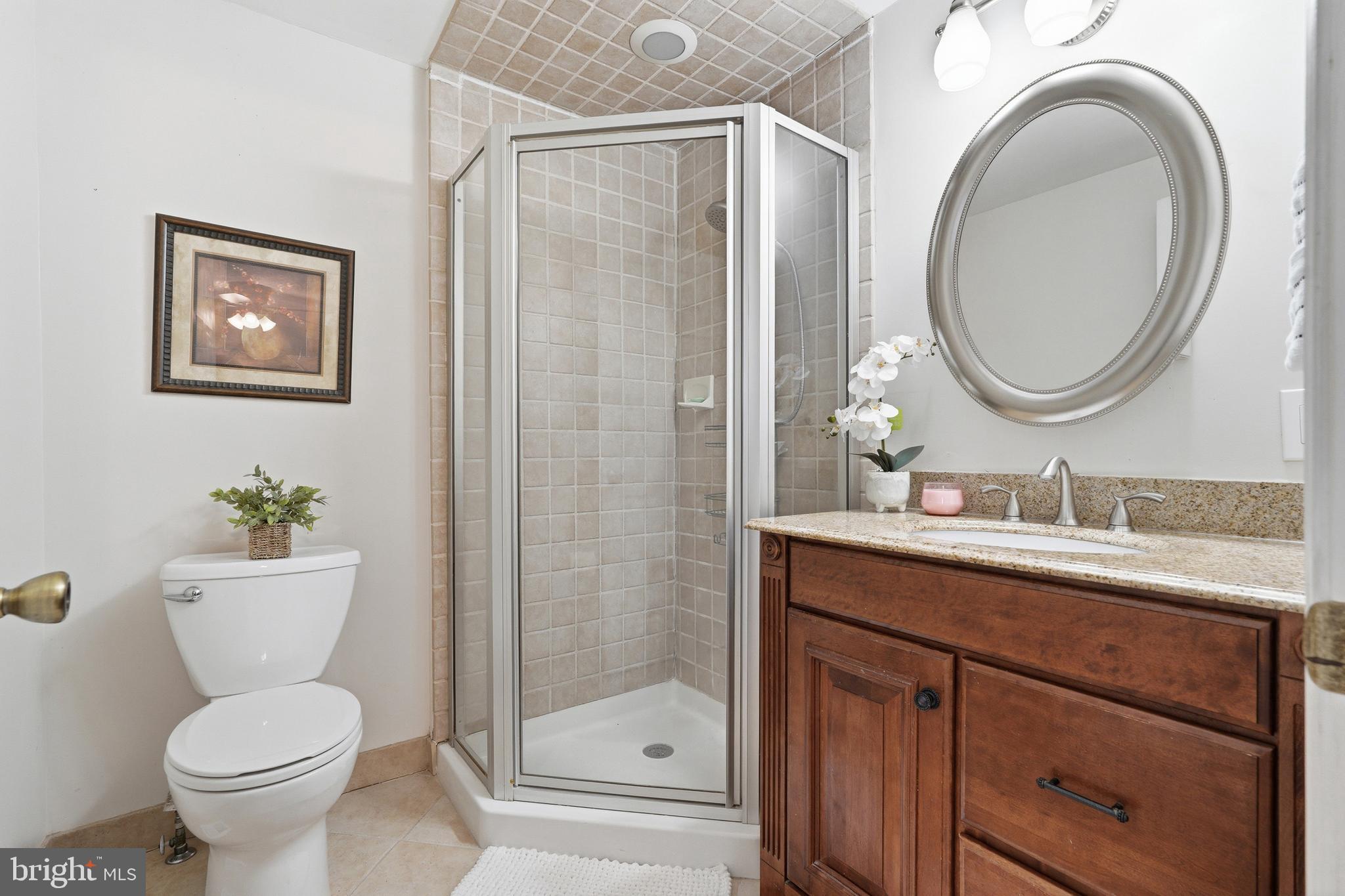 10504 Apple Ridge Road Gaithersburg, MD 20886 - Photo 15 of 33 a bathroom with a toilet a sink and a mirror