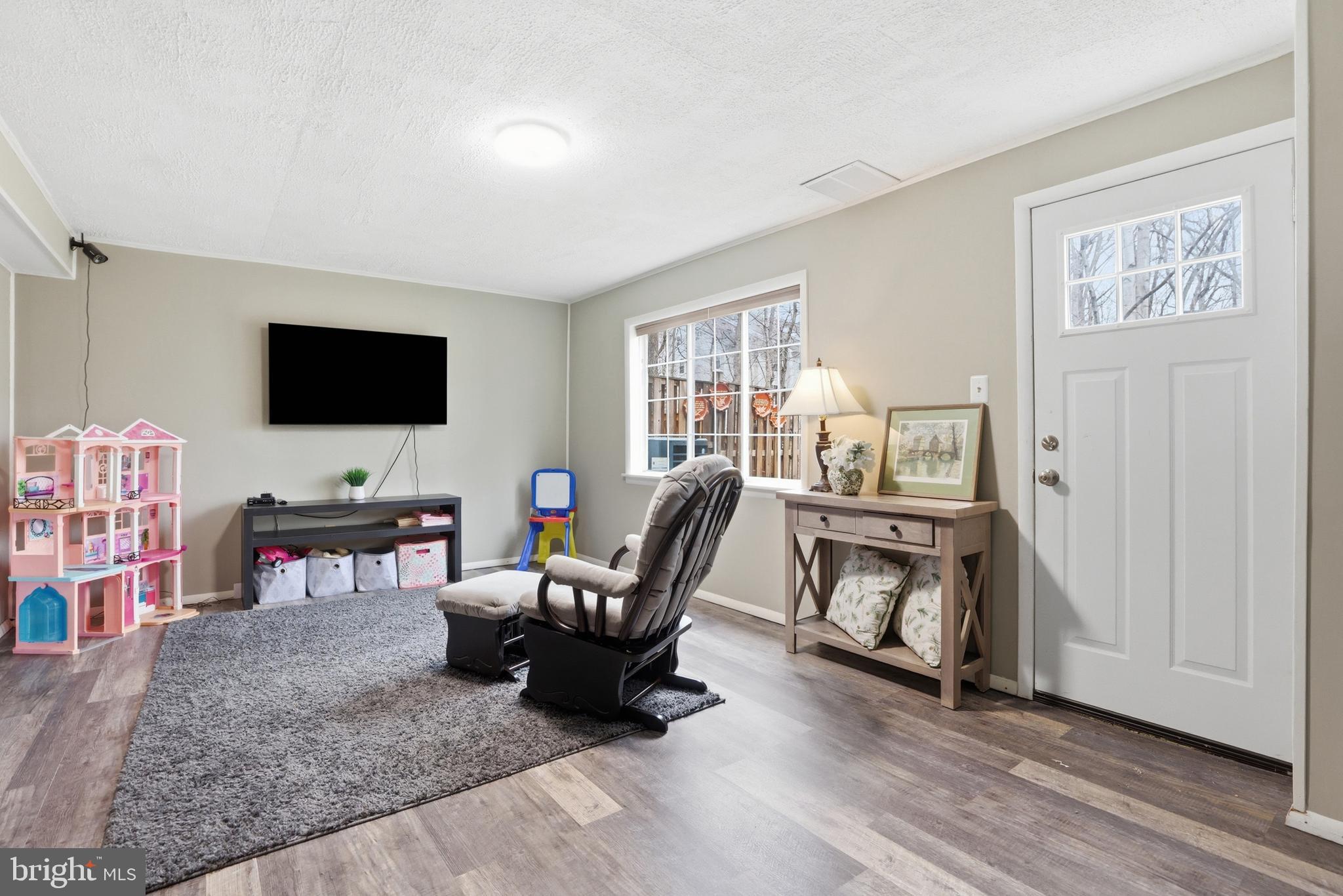 10504 Apple Ridge Road Gaithersburg, MD 20886 - Photo 22 of 33 a living room with furniture and a flat screen tv