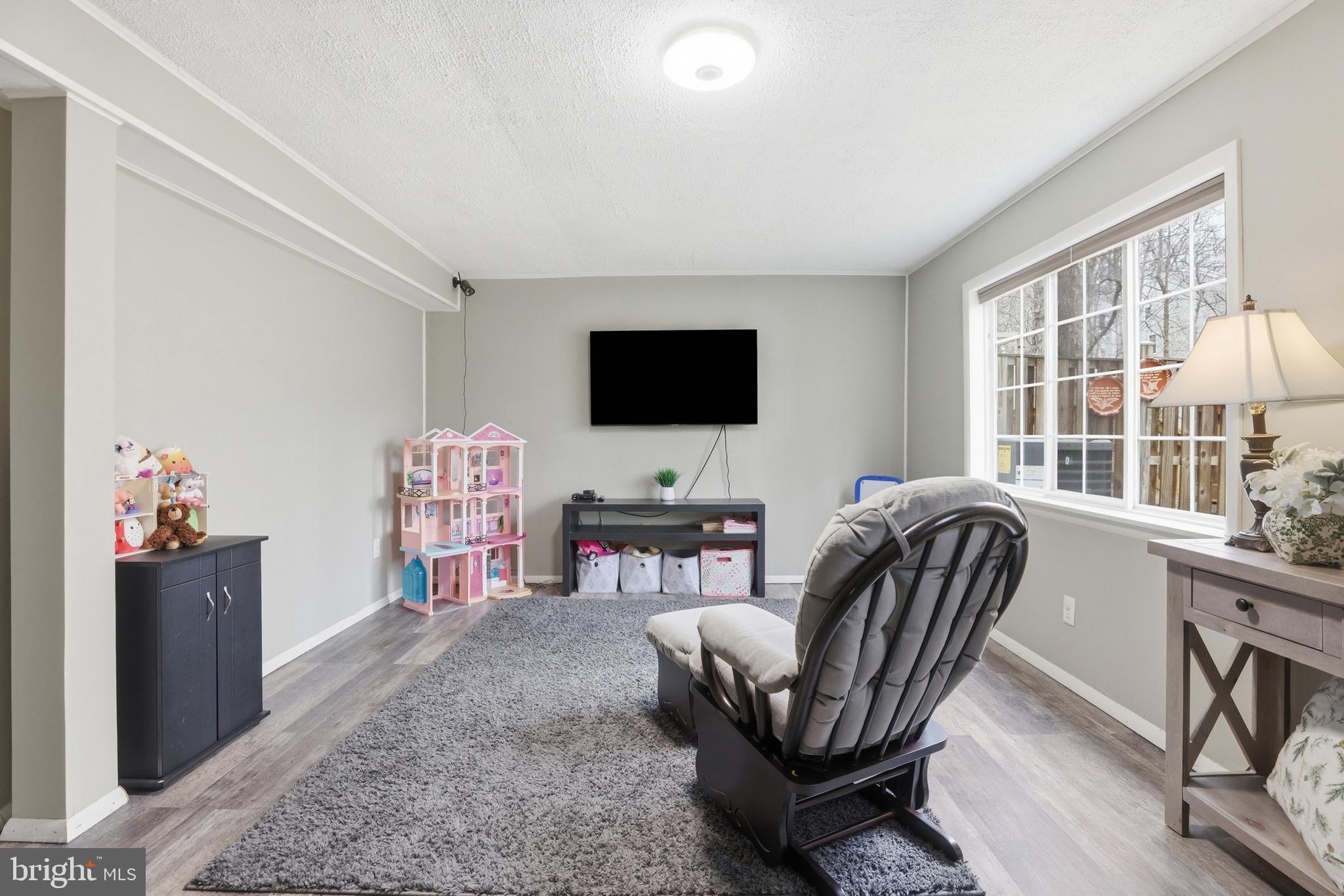 10504 Apple Ridge Road Gaithersburg, MD 20886 - Photo 23 of 33 a living room with furniture and a flat screen tv