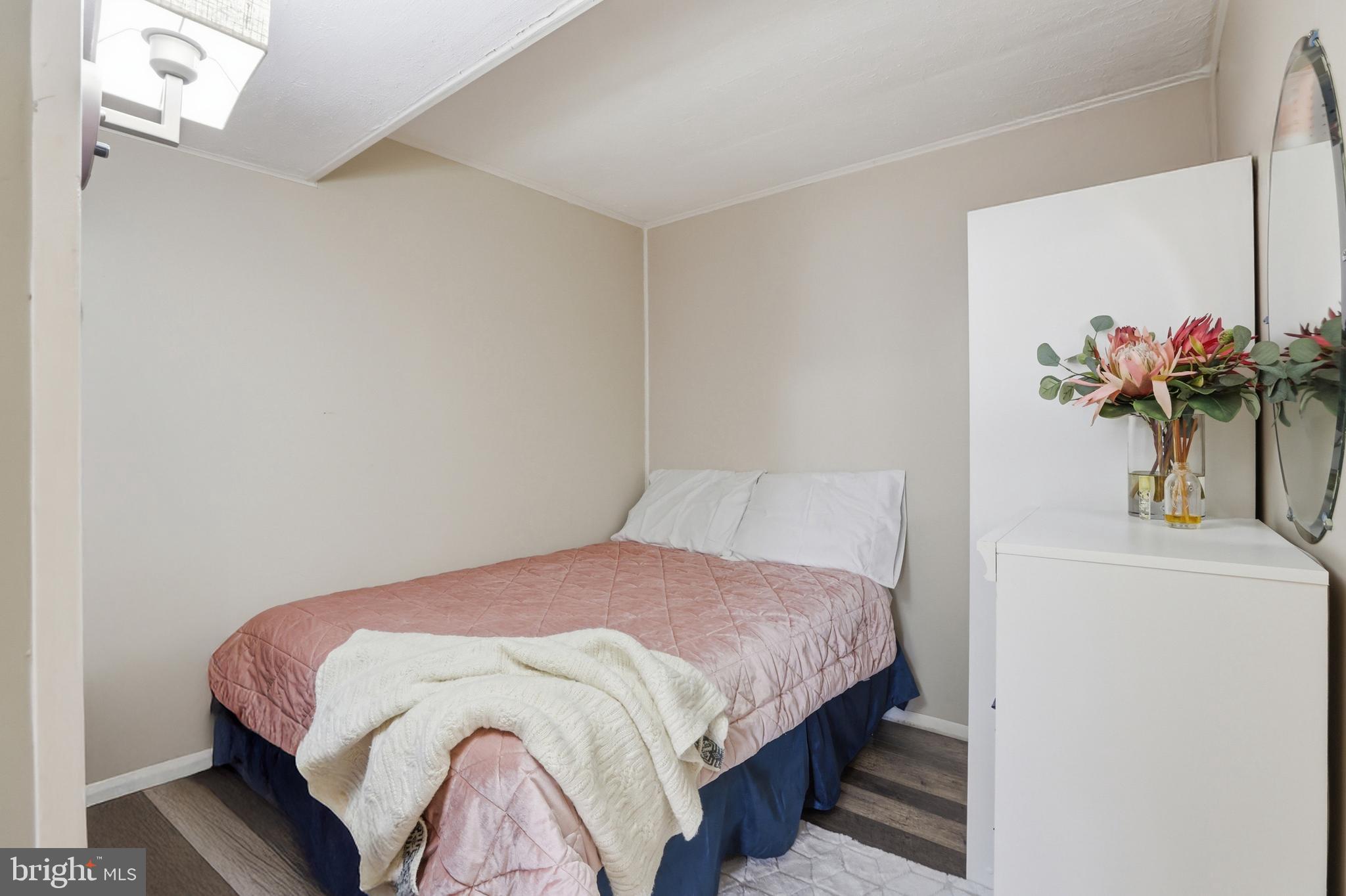 10504 Apple Ridge Road Gaithersburg, MD 20886 - Photo 27 of 33 a bedroom with a bed and a potted plant