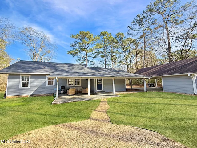 $185,000 | 1053 Johnston Station Road, Summit, MS 39666