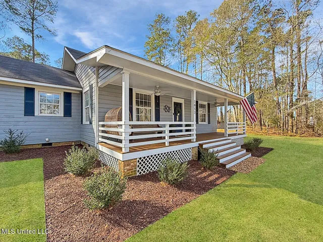 $185,000 | 1053 Johnston Station Road, Summit, MS 39666