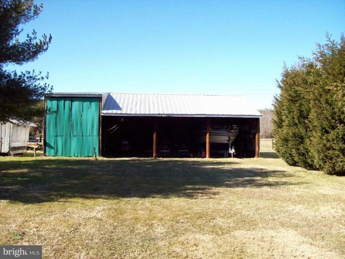 6110 Quaker Neck Road Chestertown, MD 21620 - Photo 14 of 16 Barn Storage Shed