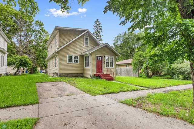$179,900 | 1329 12th Street North, Fargo, ND 58102