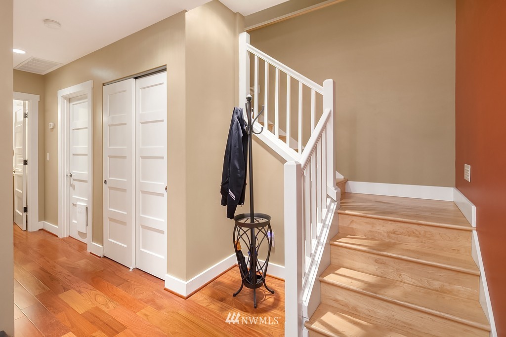 31 Etruria Street Seattle, WA 98109 - Photo 6 of 20 Gallery Image 6