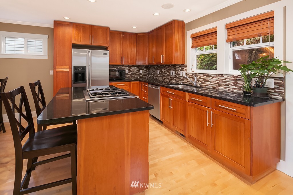 31 Etruria Street Seattle, WA 98109 - Photo 9 of 20 Gallery Image 9