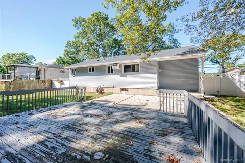 $499,000 | 1139 Waverly Avenue, Farmingville, NY 11738