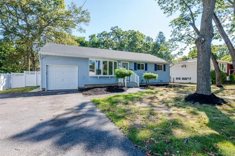 $499,000 | 1139 Waverly Avenue, Farmingville, NY 11738