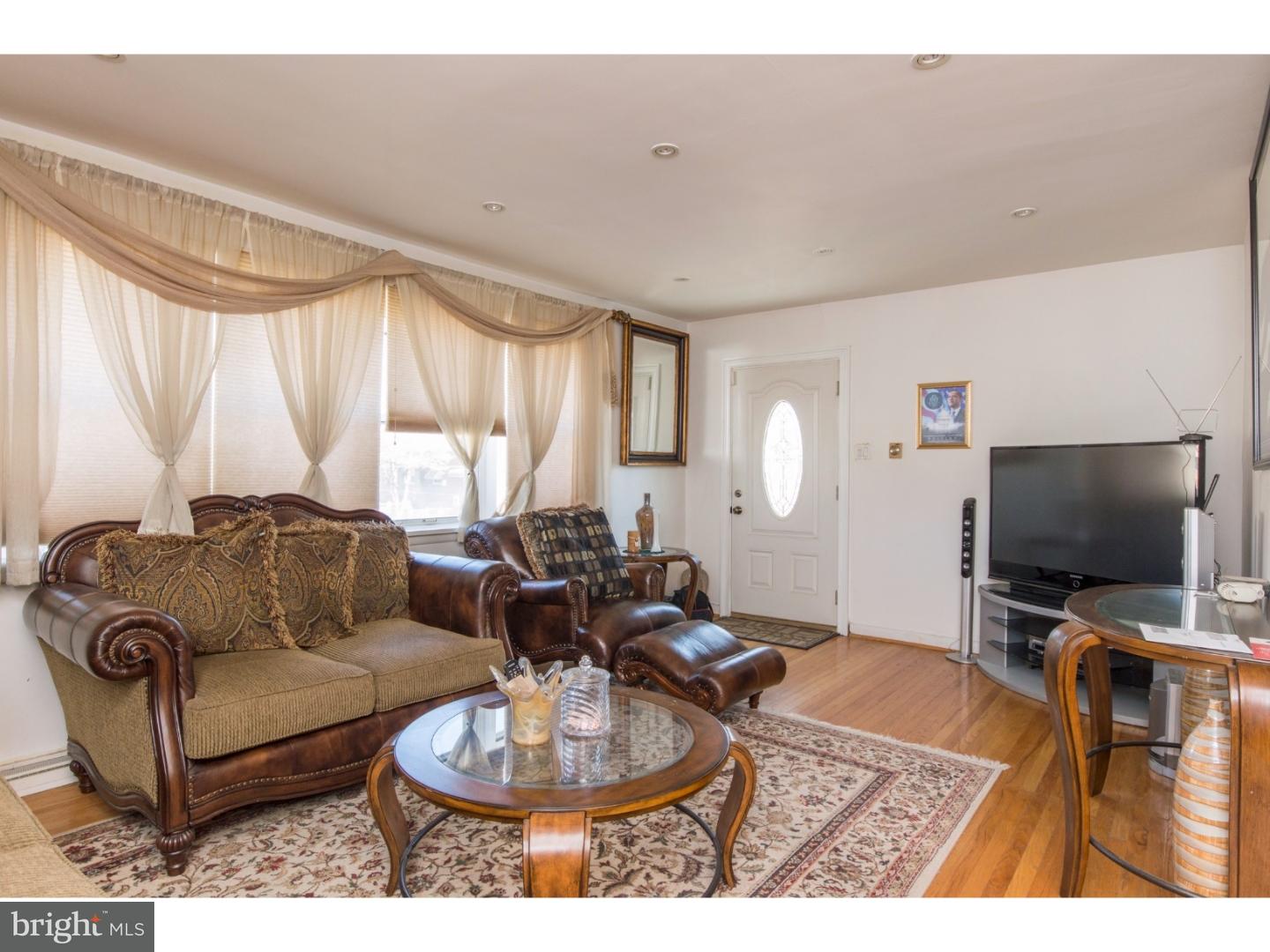 1136 Medway Road Philadelphia, PA 19115 - Photo 4 of 23