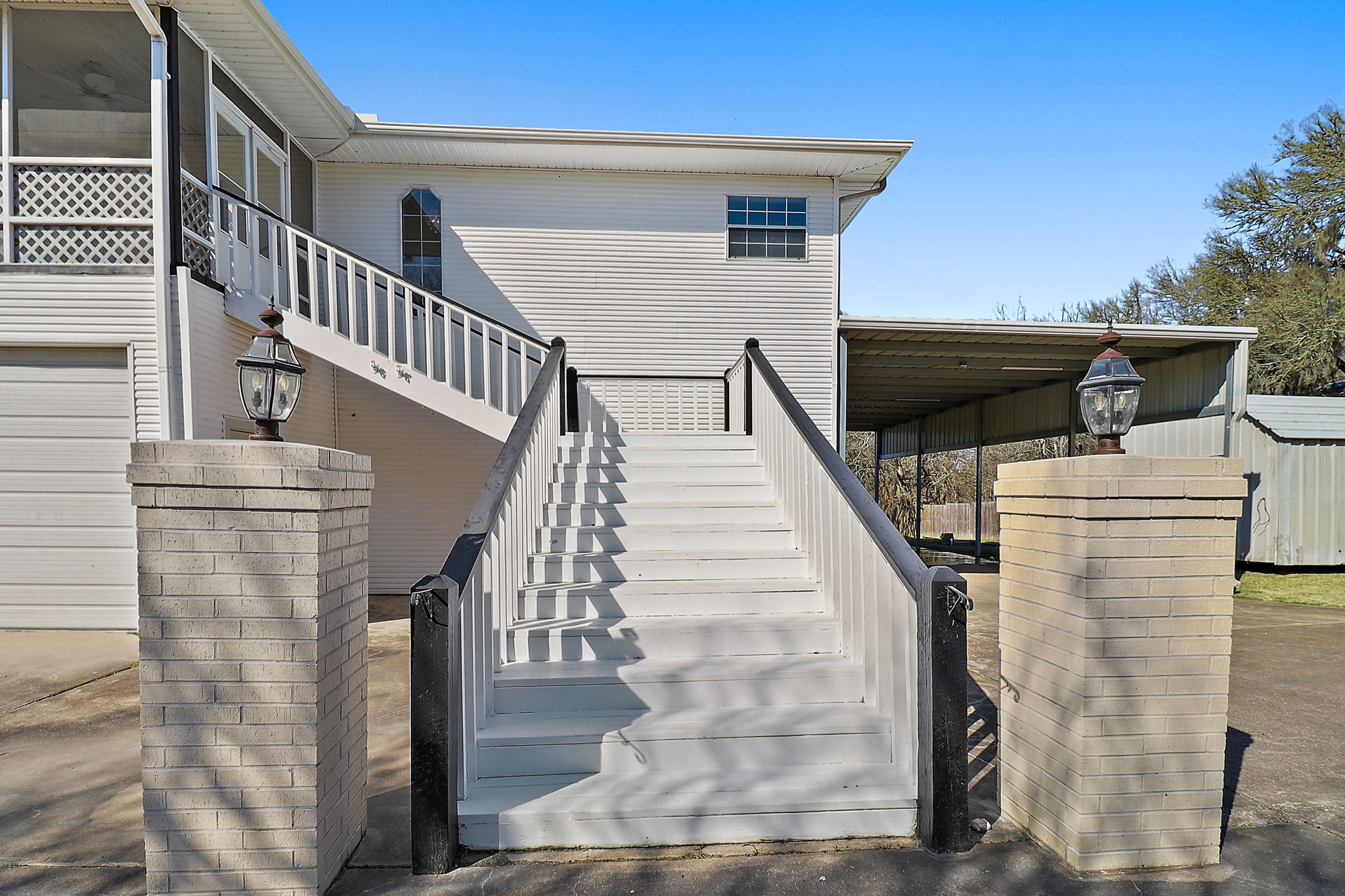 1306 Spring Branch Drive Baytown, TX 77523 - Photo 3 of 38 a view of entryway