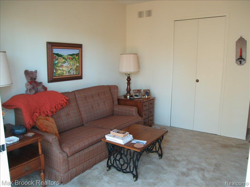 1539 Surrey Lane, Unit 5 Rochester, MI 48306 - Photo 10 of 20 Second Bedroom