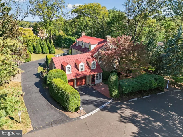 $750,000 | 3 Hidden Lane, Abington, PA 19046