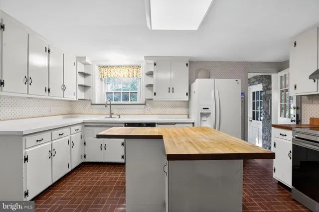 $750,000 | 3 Hidden Lane, Abington, PA 19046