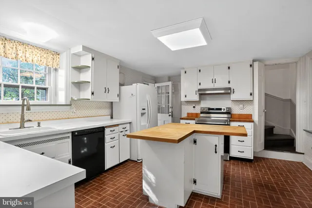 $750,000 | 3 Hidden Lane, Abington, PA 19046