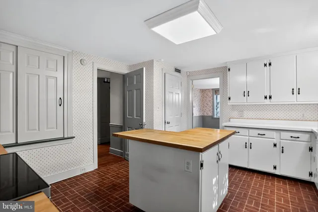 $750,000 | 3 Hidden Lane, Abington, PA 19046