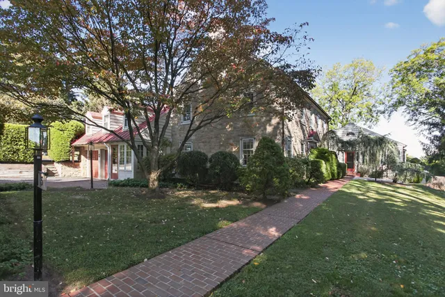 $750,000 | 3 Hidden Lane, Abington, PA 19046