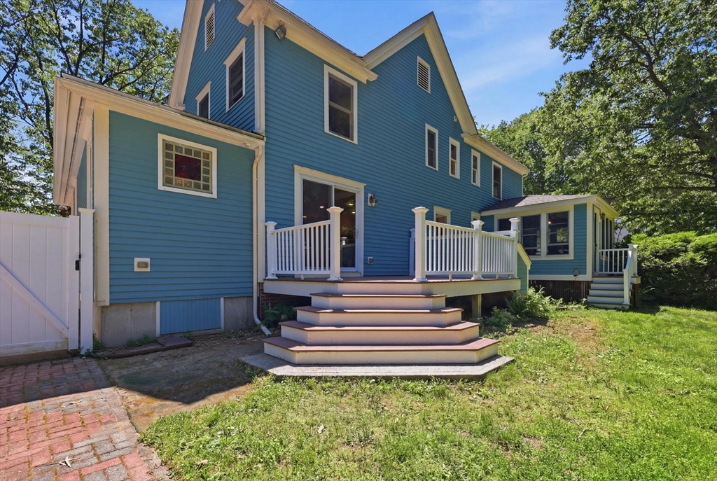 39 Beacon Street Amesbury, MA 01913 - Photo 3 of 41