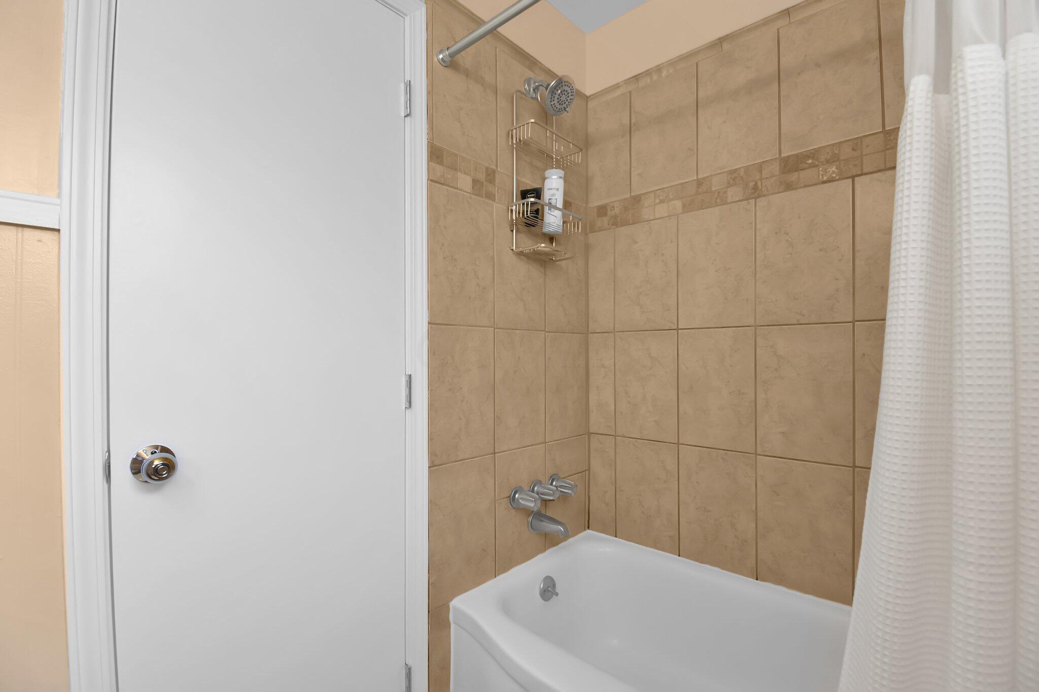 1039 Afton Road Columbus, OH 43221 - Photo 14 of 24 Main floor full bath w/ reglazed tub