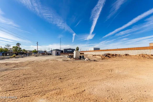 a view of a road with an empty space